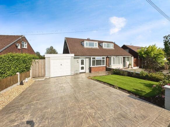 2 bed property, in Colville Drive, £270,000