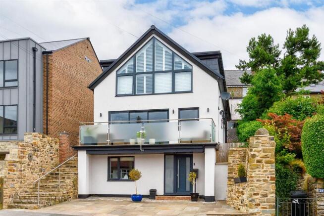 4 bed property, in Carsick View Road, £720,000