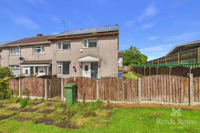 3 bed property, in Fields Farm Road, £210,000