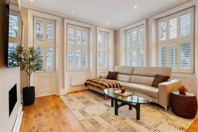 2 bed property, in Abingdon Road, £1,175,000