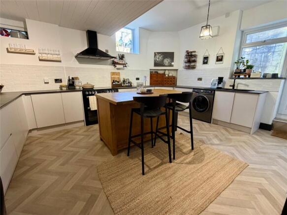 2 bed property, in Charles Street, £199,999