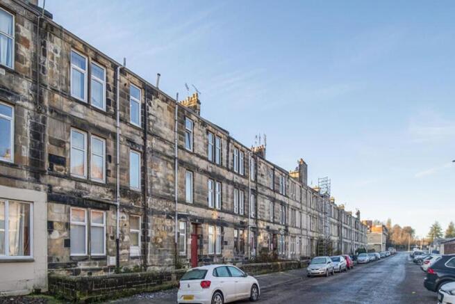 1 bed property, in Blackhall Street, £1,000