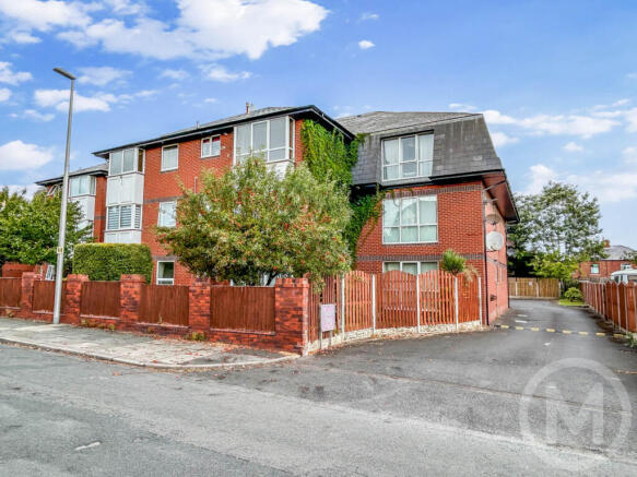 2 bed property, in Somerset Court, £79,950