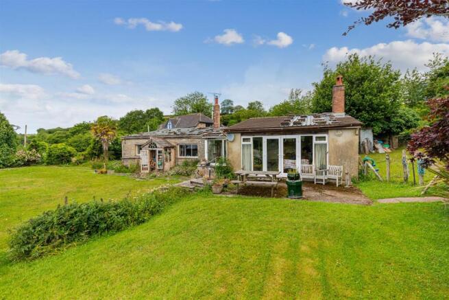 2 bed property, in East Cornworthy, £695,000
