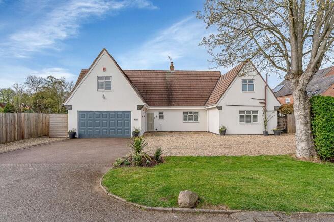 5 bed property, in Cradock Drive, £1,150,000