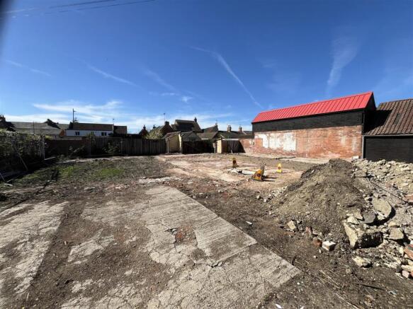 3 bed property, in Land with Planning, £350,000