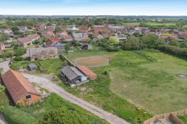 3 bed property, in Westend, £350,000