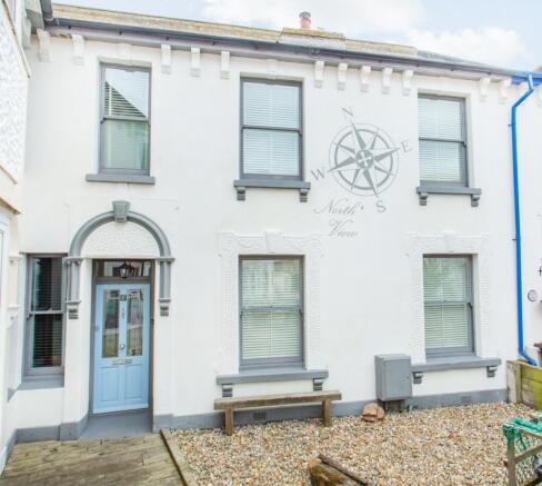 3 bed property, in Sea View Square, £475,000