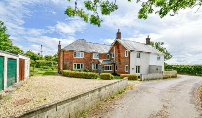 5 bed property, in Ibworth, £695,000