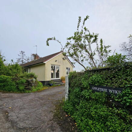 3 bed property, in Kingston, £400,000
