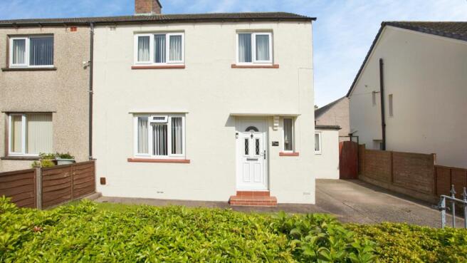 3 bed property, in The Crofts, £160,000
