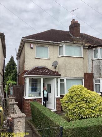 2 bed property, in Albion Street, £210,000