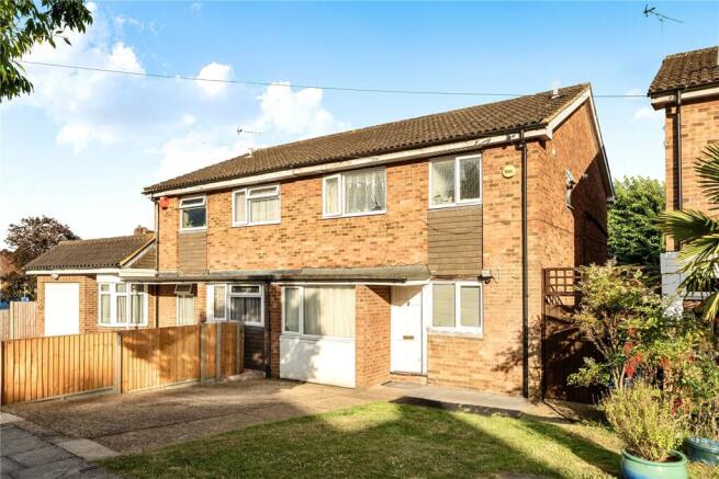 3 bed property, in Oakleigh Crescent, £635,000