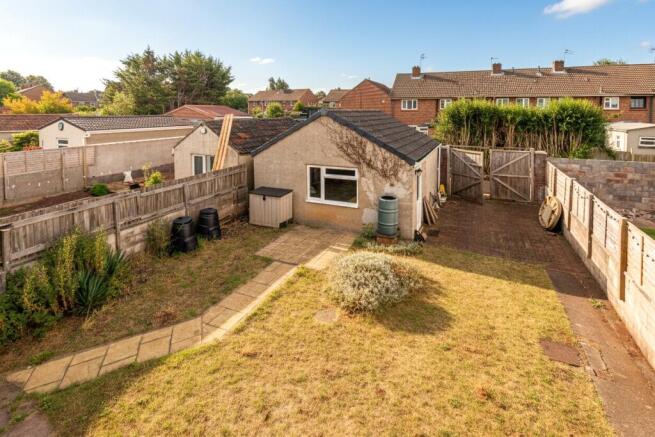 4 bed property, in Frenchay Park Road, £525,000