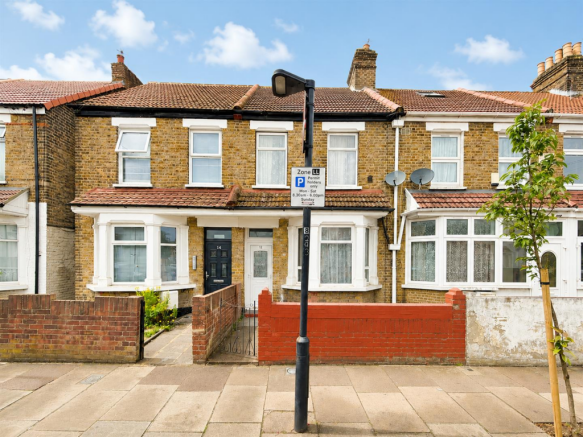3 bed property, in Lea Road, £500,000