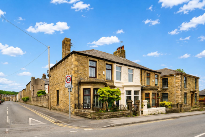 3 bed property, in Burnley Road, £145,000