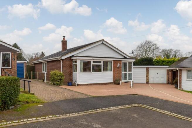 3 bed property, in Chapel Close, £415,000