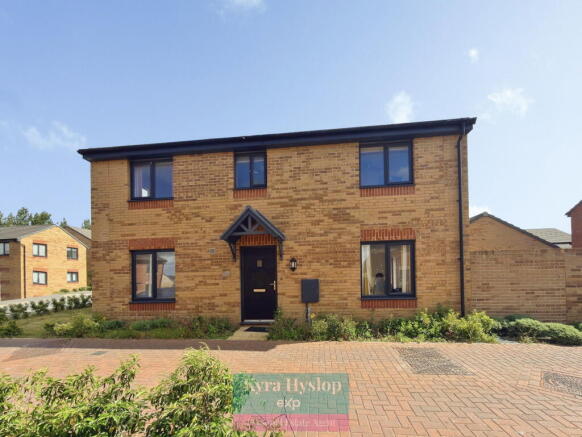 4 bed property, in Monkerton, £400,000
