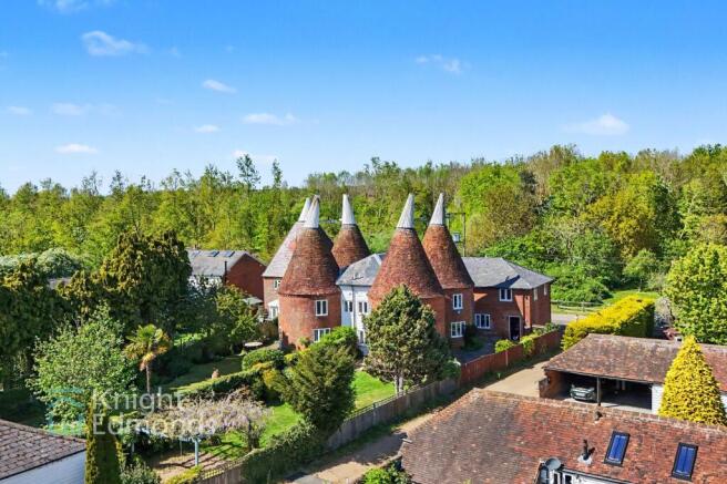 5 bed property, in Laddingford, £800,000