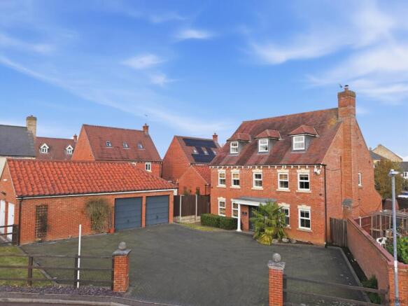 5 bed property, in Tyler Avenue, £750,000