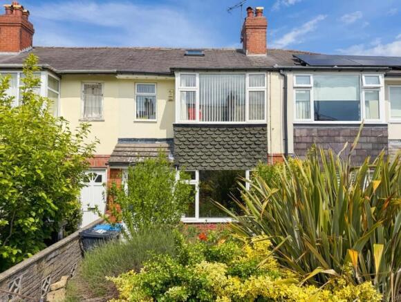 3 bed property, in Olive Grove, £200,000