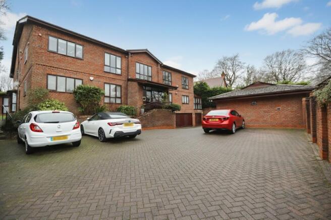2 bed property, in Apartment 3, £800,000
