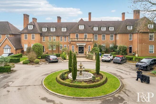2 bed property, in Seven Hills Road, £525,000