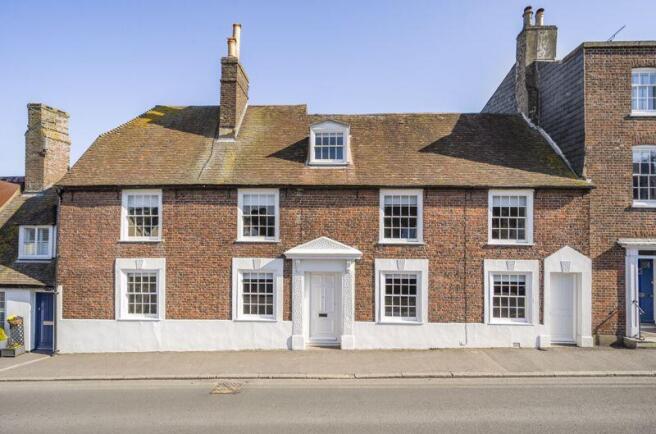 5 bed property, in Deal, £695,000