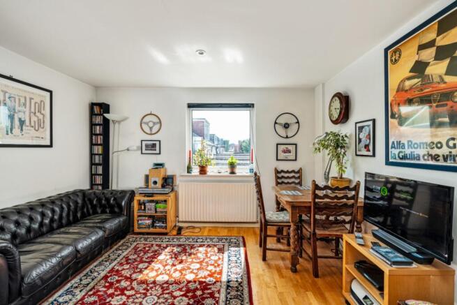 2 bed property, in Guildford Road, £450,000