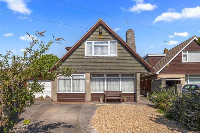 5 bed property, in Park Road, £525,000