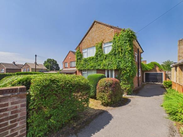 3 bed property, in Farnway, £270,000
