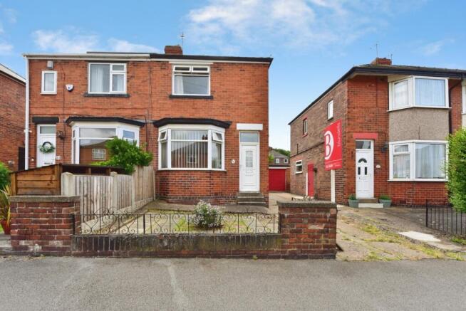 2 bed property, in Houstead Road, £100,000