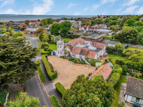 5 bed property, in Hayling Island, £1,395,000