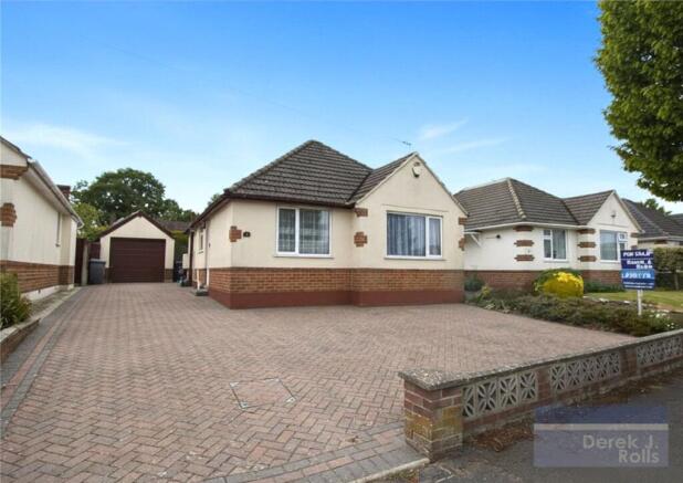 2 bed property, in Milford Drive, £335,000