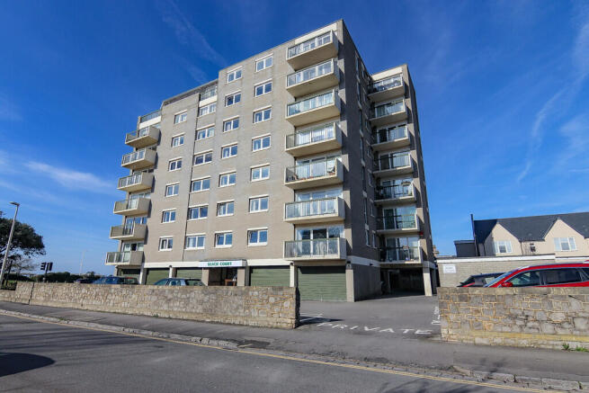 2 bed property, in Beach Court, £225,000