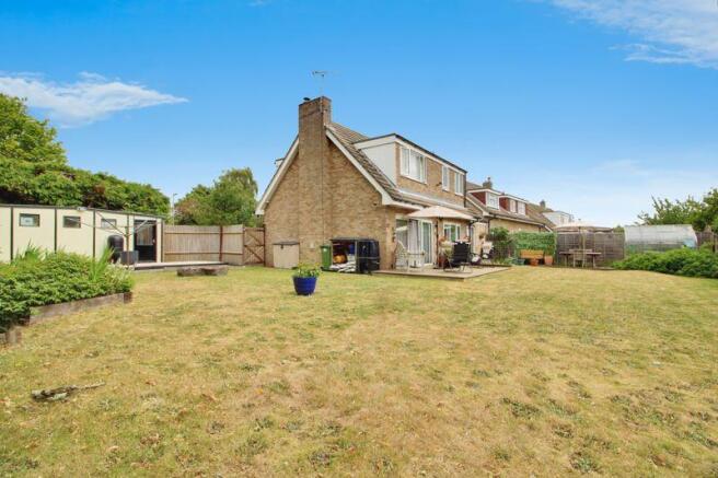 3 bed property, in Lees Lane, £425,000