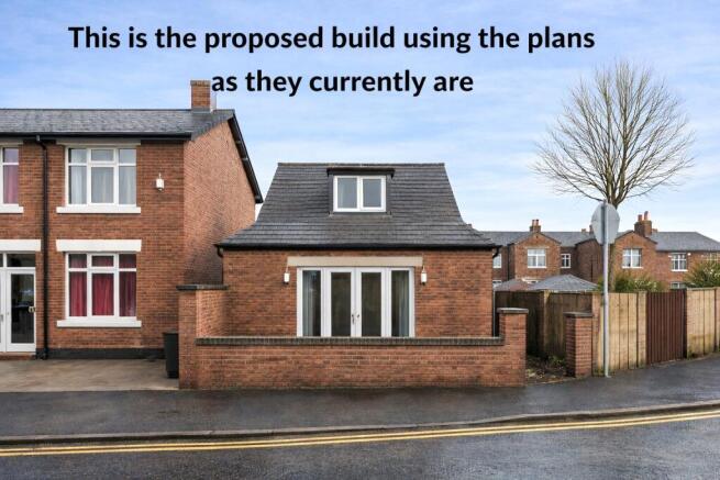 2 bed property, in Lyme Grove, £100,000