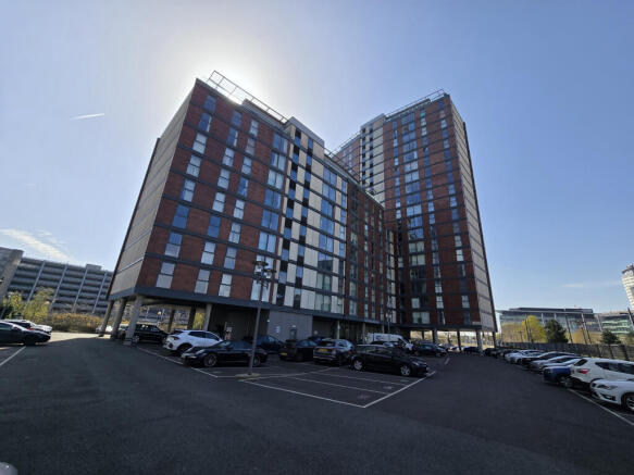 2 bed property, in Apartment 199, £150,000