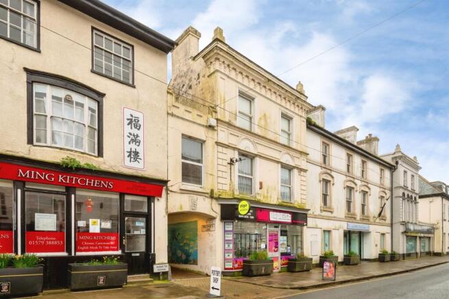 1 bed property, in Fore Street, £35,000