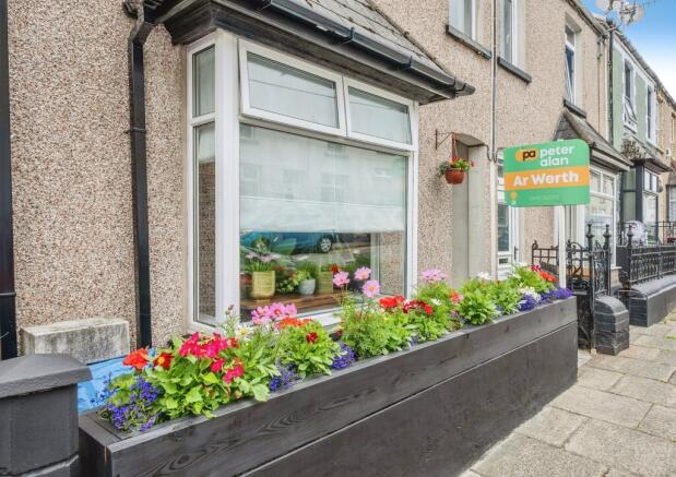 3 bed property, in Alexandra Street, £160,000