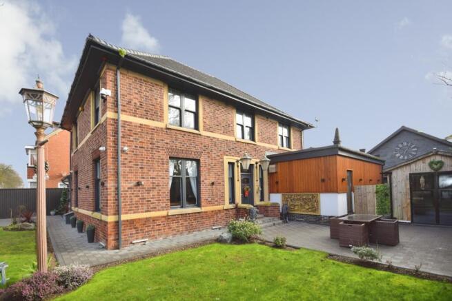 4 bed property, in Scarbrough Avenue, £550,000