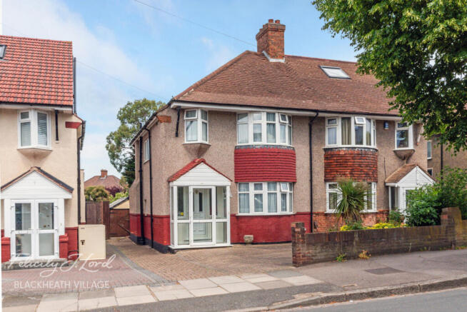 3 bed property, in Wricklemarsh Road, £600,000