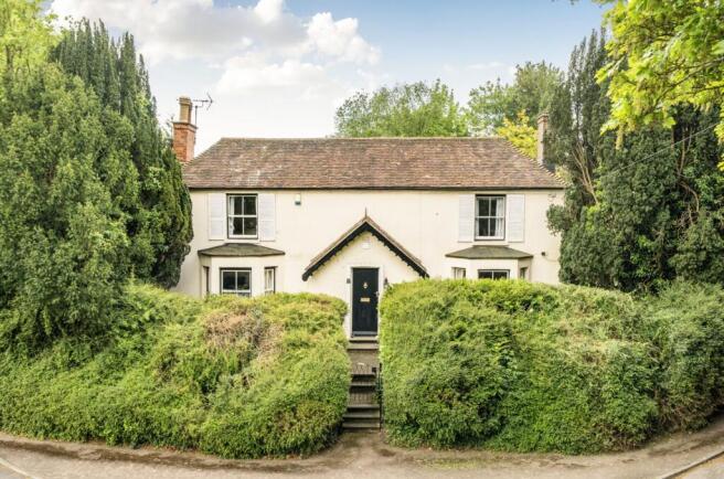 4 bed property, in Canterbury Road, £850,000