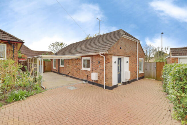 3 bed property, in Tollgate, £400,000