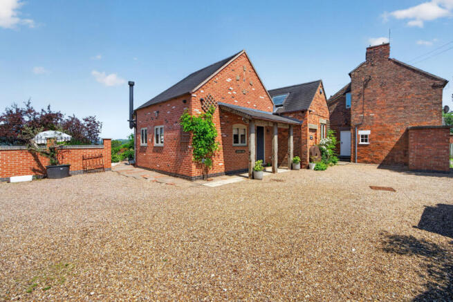 5 bed property, in 212 Ashbourne Road, £1,200,000