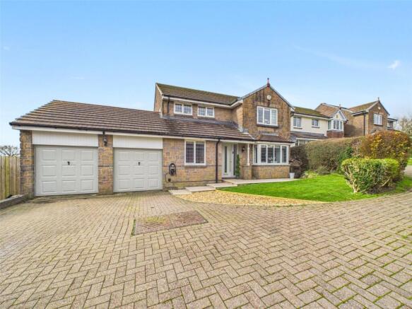 4 bed property, in Henfordh Grange, £425,000