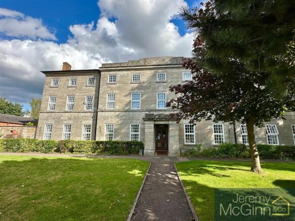 2 bed property, in Kinwarton Road, £175,000