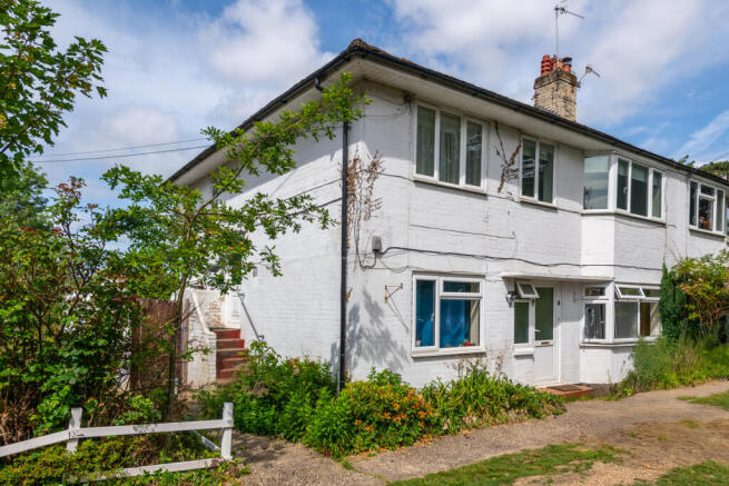 2 bed property, in Meadowcroft Close, £265,000