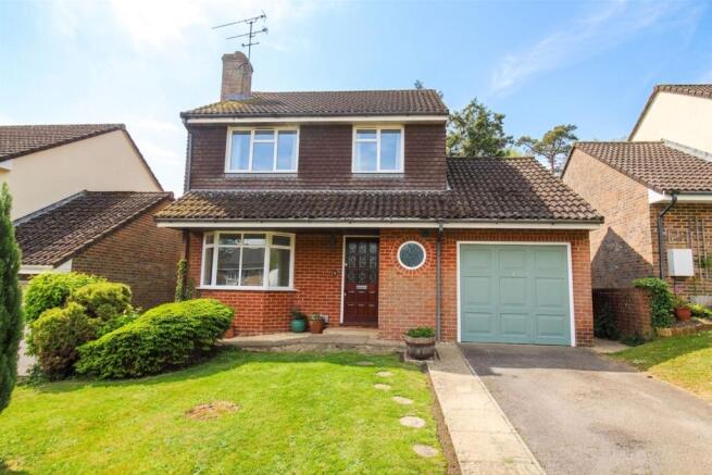 3 bed property, in Bracken Close, £425,000