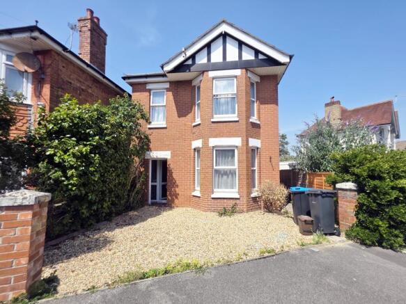 4 bed property, in Green Road, £375,000